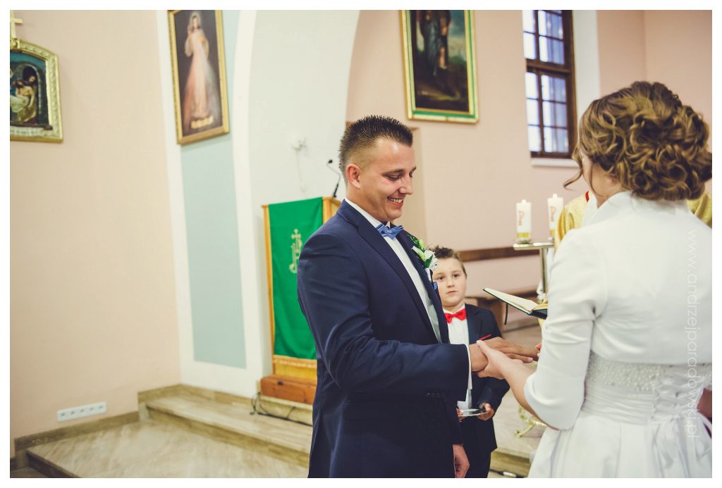 Ślub w Bobrownikach — Kasia i Adrian oraz plener w dniu ślubu fotograf slubny wloclawek (59)