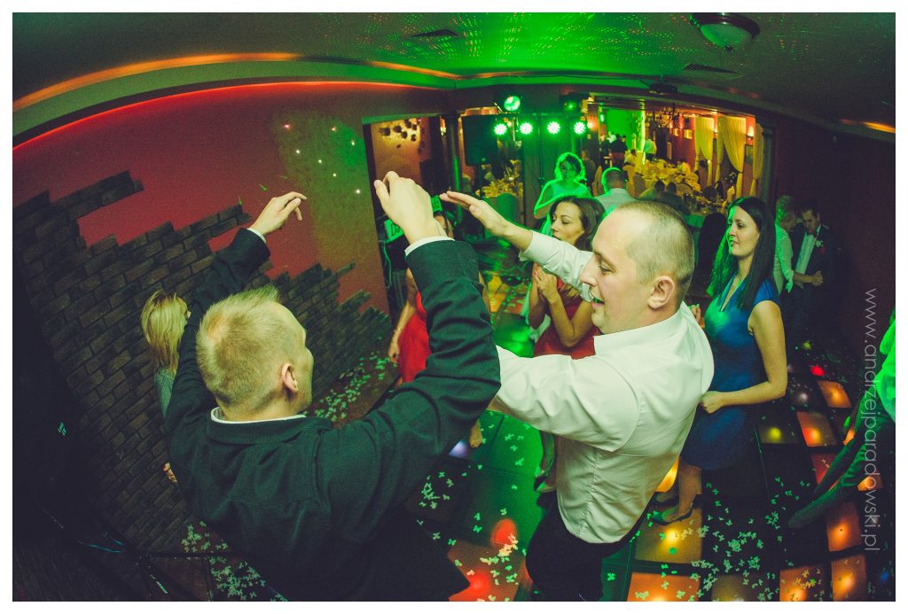 Ślub w Bobrownikach — Kasia i Adrian oraz plener w dniu ślubu fotograf slubny wloclawek (86)