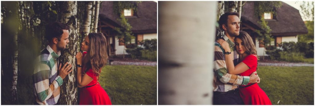 Sesja narzeczeńska w Osadzie Karbówko — co ubrać i zabrać? Para wśród drzew i zabudowań