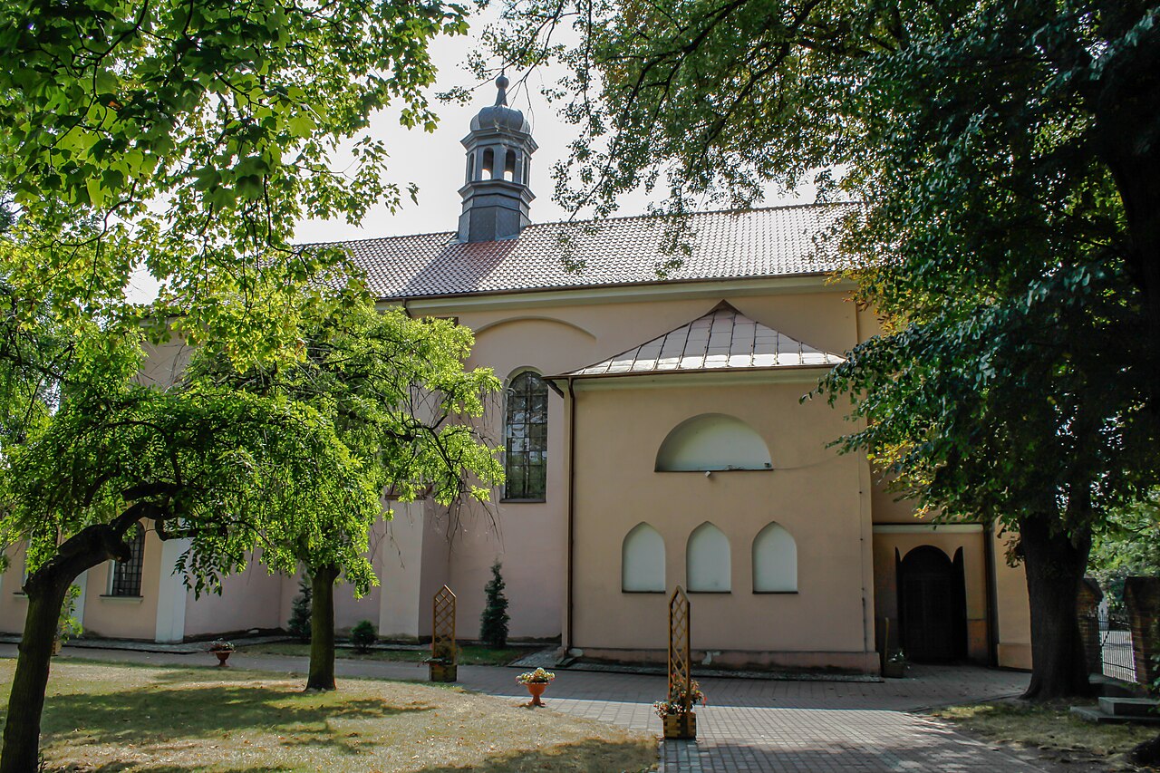 Ślub w Dobrzyniu nad Wisłą: 5 rzeczy do ustalenia Kościół Wniebowzięcia Najświętszej Maryi Panny w Dobrzyniu nad Wisłą, widok z zewnątrz