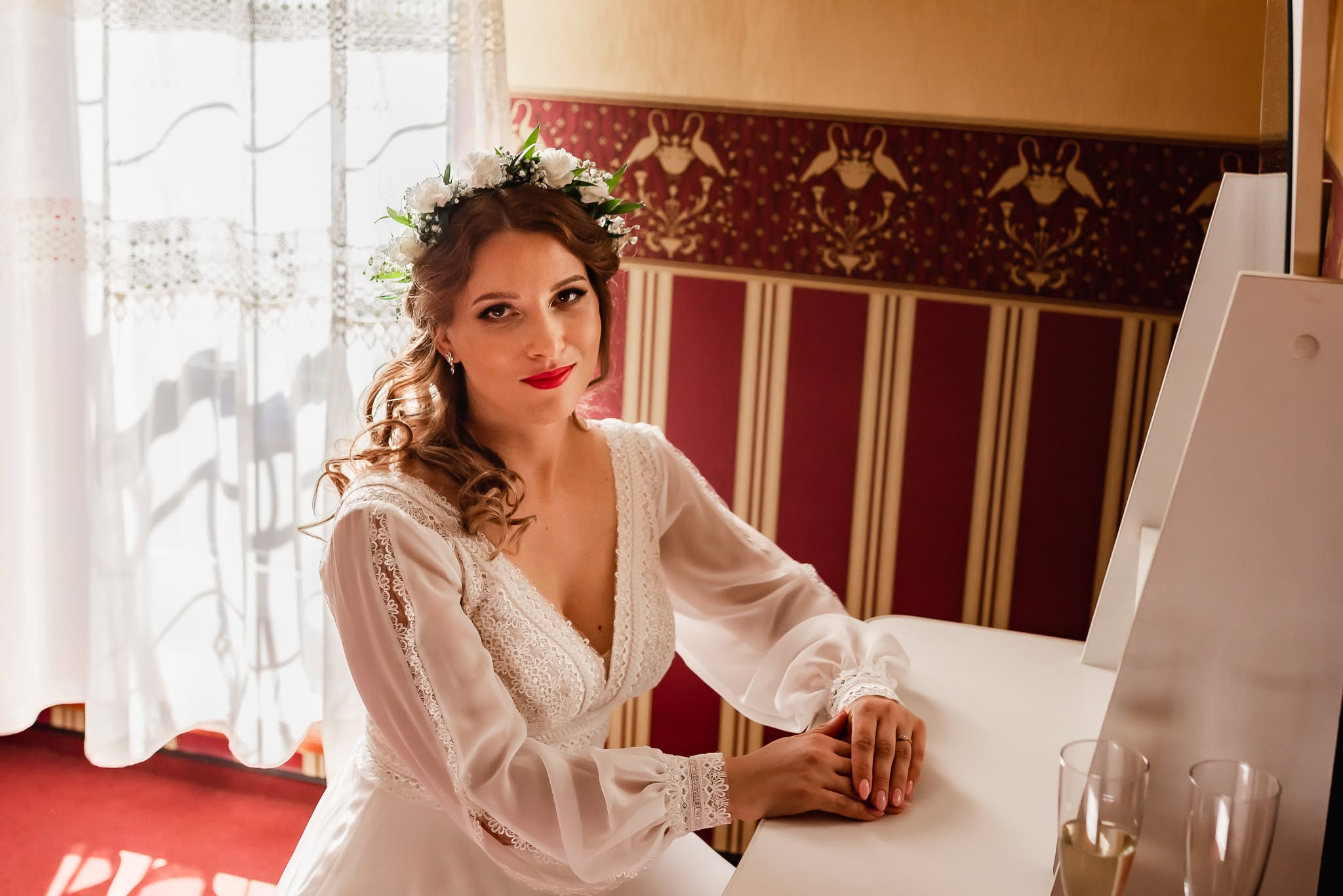 Portret panny młodej z widocznym makijażem przed ceremonią — zdjęcie ilustracyjne z portfolio Andrzeja Paradowskiego