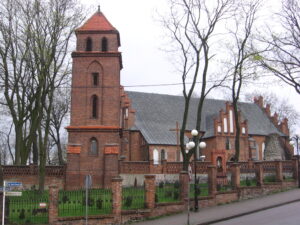 Ślub w kościele Świętej Trójcy w Rypinie: 5 rzeczy do ustalenia Kościół Świętej Trójcy w Rypinie, widok z zewnątrz